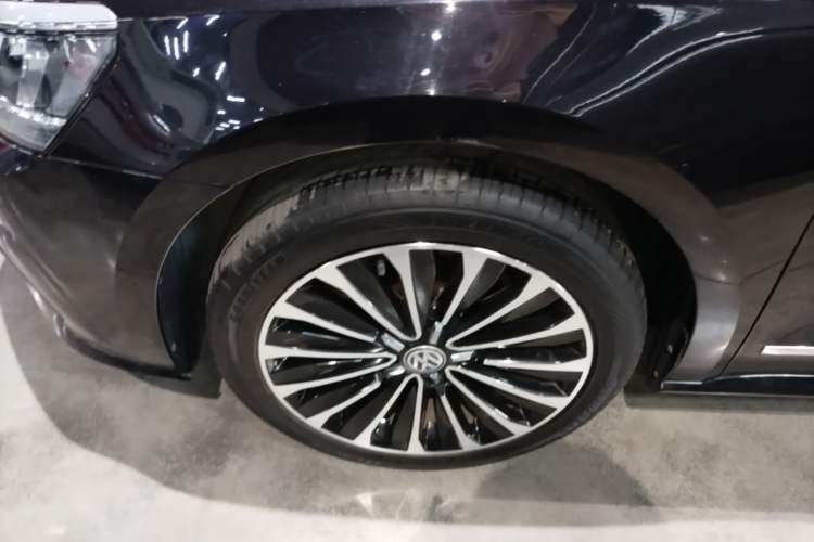 Used Volkswagen Passat 2017 330TSI DSG Prestige Edition Left Front Wheel Hub