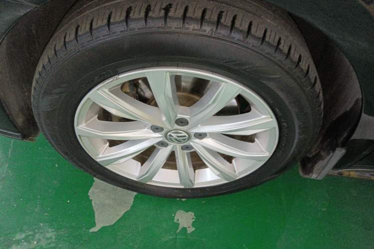 Used Volkswagen Passat 2017 330TSI DSG Luxury Edition Left Front Wheel Hub