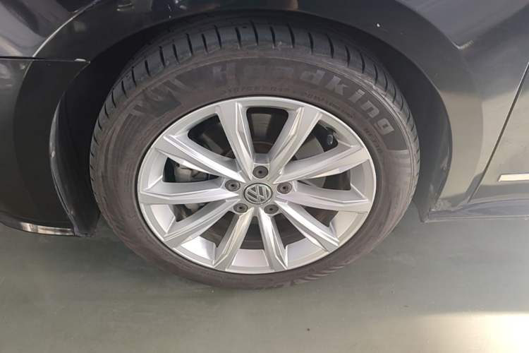 Used Volkswagen Passat 2017 280TSI DSG Luxury Edition Left Front Wheel Hub