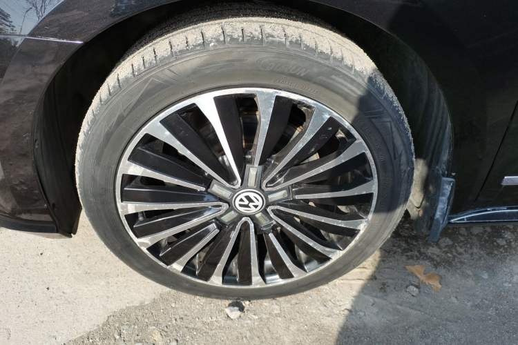 Used Volkswagen Passat 2017 330TSI DSG Luxury Edition Left Front Wheel Hub