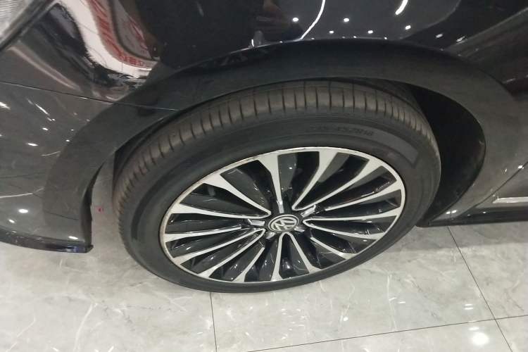 Used Volkswagen Passat 2017 330TSI DSG Prestige Edition Left Front Wheel Hub