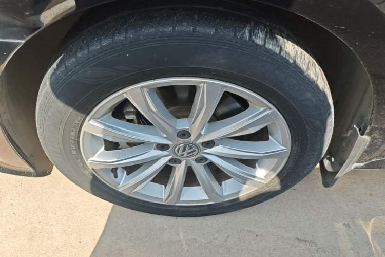 Used Volkswagen Passat 2017 330TSI DSG Luxury Edition Left Front Wheel Hub