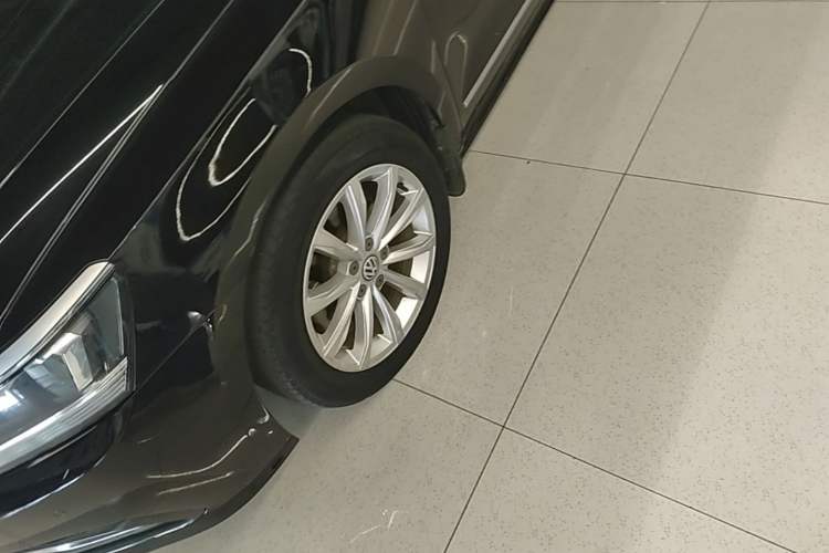 Used Volkswagen Passat 2017 330TSI DSG Luxury Edition Left Front Wheel Hub