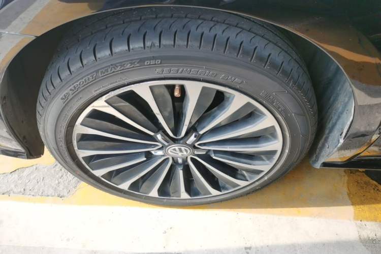 Used Volkswagen Passat 2017 330TSI DSG Prestige Edition Left Front Wheel Hub