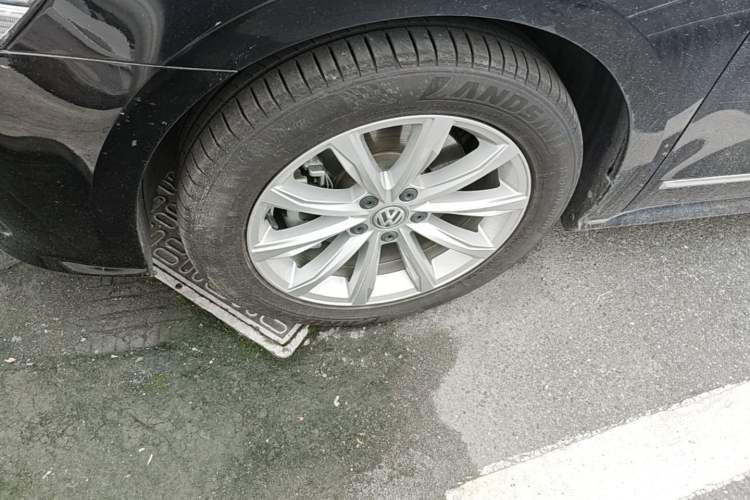 Used Volkswagen Passat 2017 330TSI DSG Luxury Edition Left Front Wheel Hub