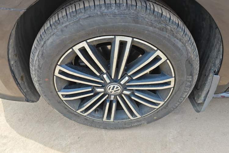 Used Volkswagen Passat 2017 380TSI DSG Prestige Edition Left Front Wheel Hub
