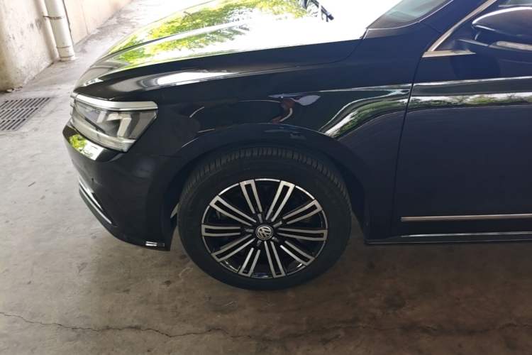 Used Volkswagen Passat 2017 380TSI DSG Prestige Edition Left Front Wheel Hub