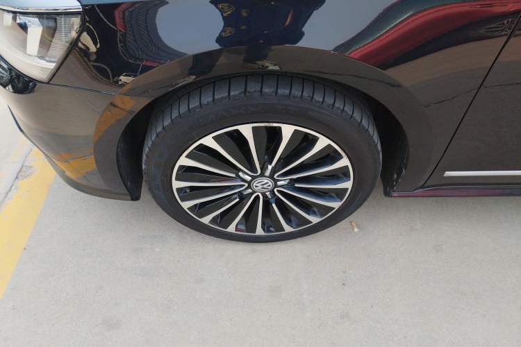 Used Volkswagen Passat 2017 330TSI DSG Prestige Edition Left Front Wheel Hub