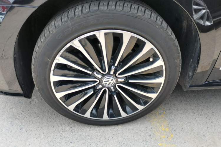 Used Volkswagen Passat 2017 330TSI DSG Prestige Edition Left Front Wheel Hub