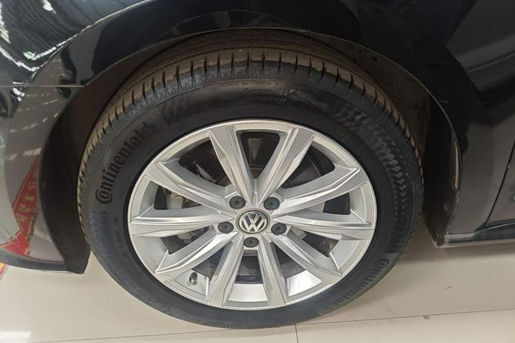 Used Volkswagen Passat 2017 330TSI DSG Luxury Edition Left Front Wheel Hub
