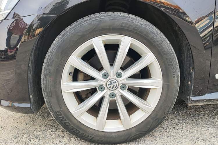 Used Volkswagen Passat 2017 280TSI DSG Luxury Edition Left Front Wheel Hub