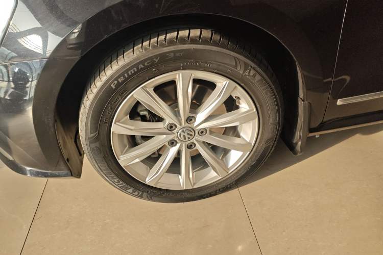 Used Volkswagen Passat 2017 330TSI DSG Luxury Edition Left Front Wheel Hub