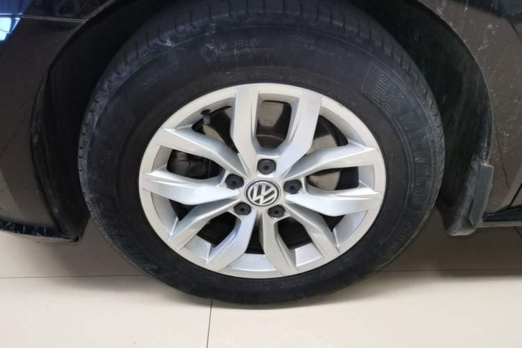 Used Volkswagen Passat 2017 1.8TSI DSG Government Procurement Version (CEA Engine) Left Front Wheel Hub