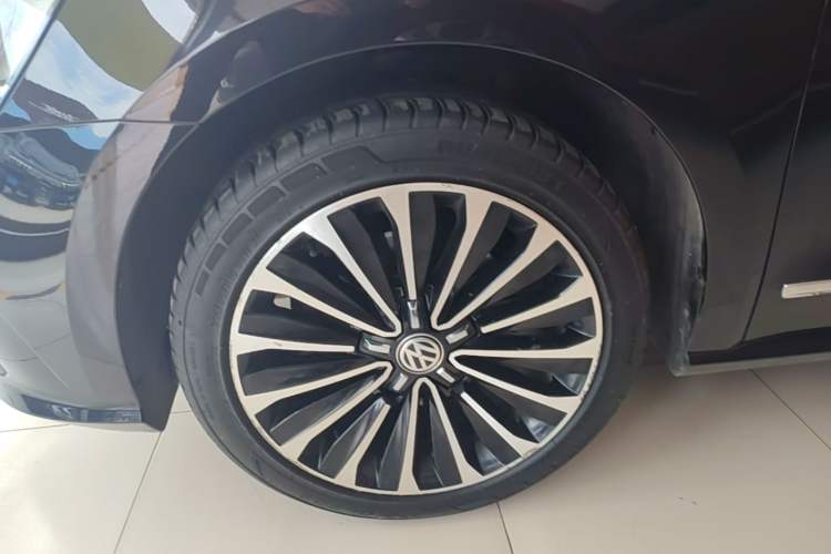 Used Volkswagen Passat 2017 330TSI DSG Prestige Edition Left Front Wheel Hub