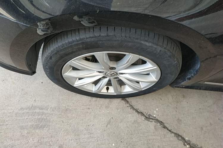 Used Volkswagen Passat 2017 330TSI DSG Luxury Edition Left Front Wheel Hub