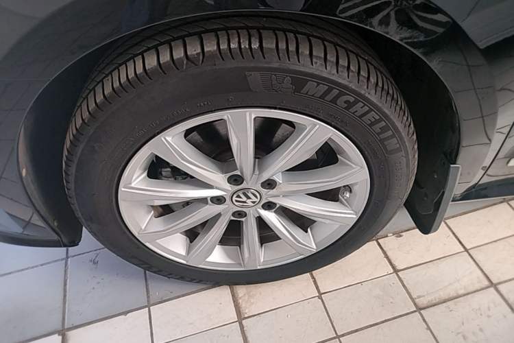 Used Volkswagen Passat 2017 330TSI DSG Luxury Edition Left Front Wheel Hub