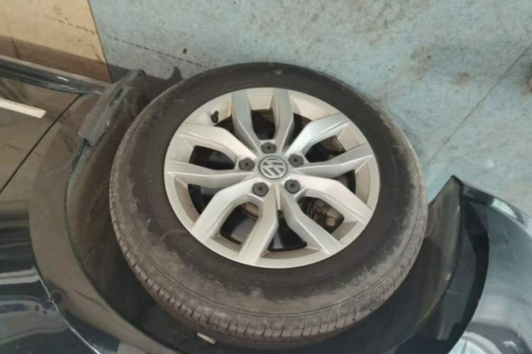 Used Volkswagen Passat 2017 1.8TSI DSG Government Procurement Version (CEA Engine) Left Front Wheel Hub