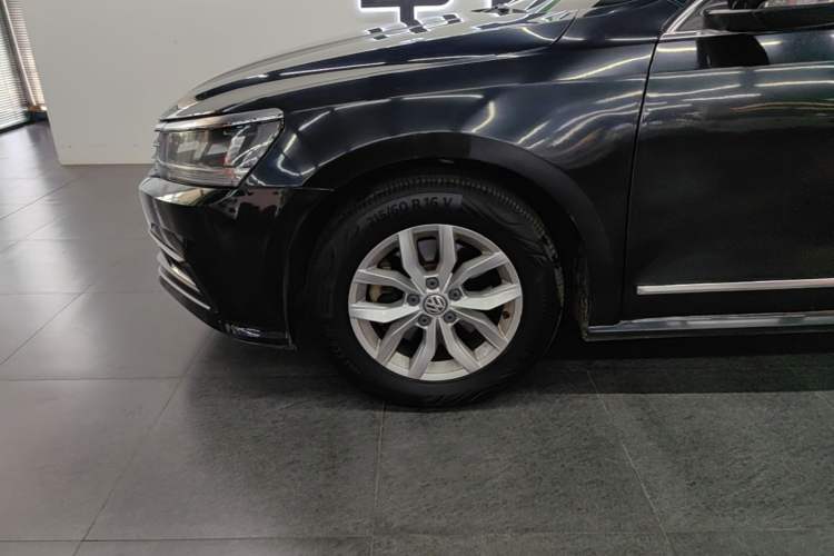 Used Volkswagen Passat 2017 1.8TSI DSG Government Procurement Version (CEA Engine) Left Front Wheel Hub