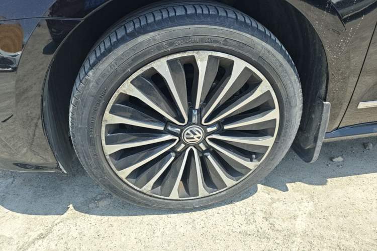 Used Volkswagen Passat 2017 330TSI DSG Prestige Edition Left Front Wheel Hub