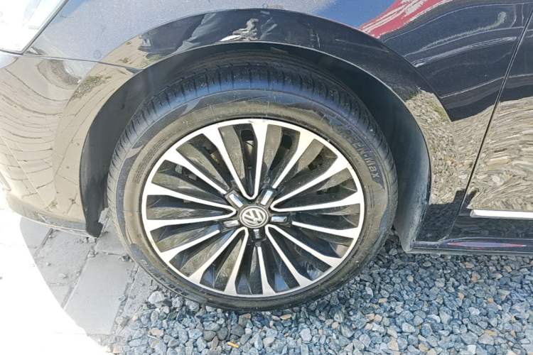 Used Volkswagen Passat 2017 330TSI DSG Prestige Edition Left Front Wheel Hub