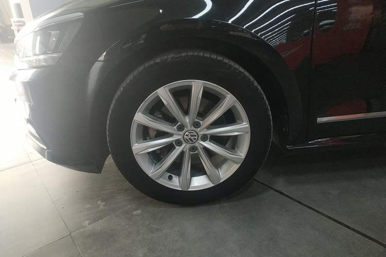 Used Volkswagen Passat 2017 330TSI DSG Luxury Edition Left Front Wheel Hub