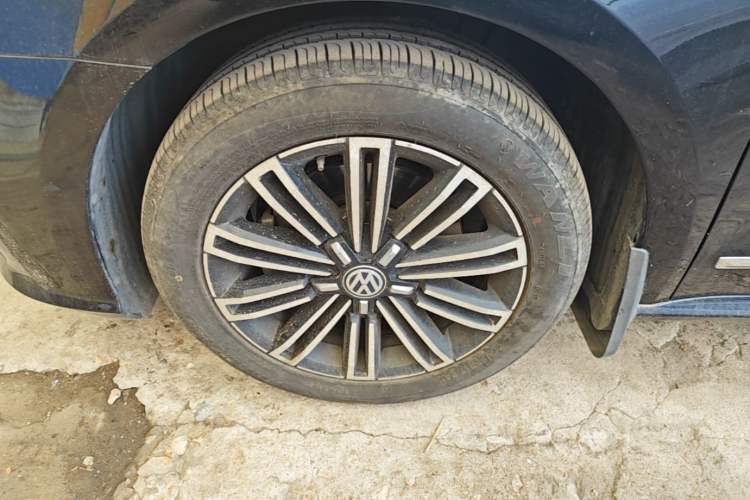Used Volkswagen Passat 2017 380TSI DSG Prestige Edition Left Front Wheel Hub