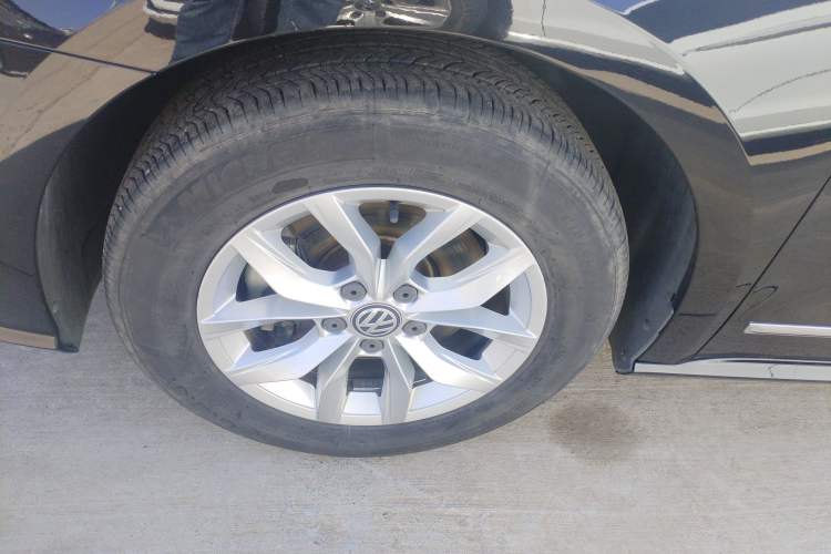 Used Volkswagen Passat 2017 1.8TSI DSG Government Procurement Version (CEA Engine) Left Front Wheel Hub