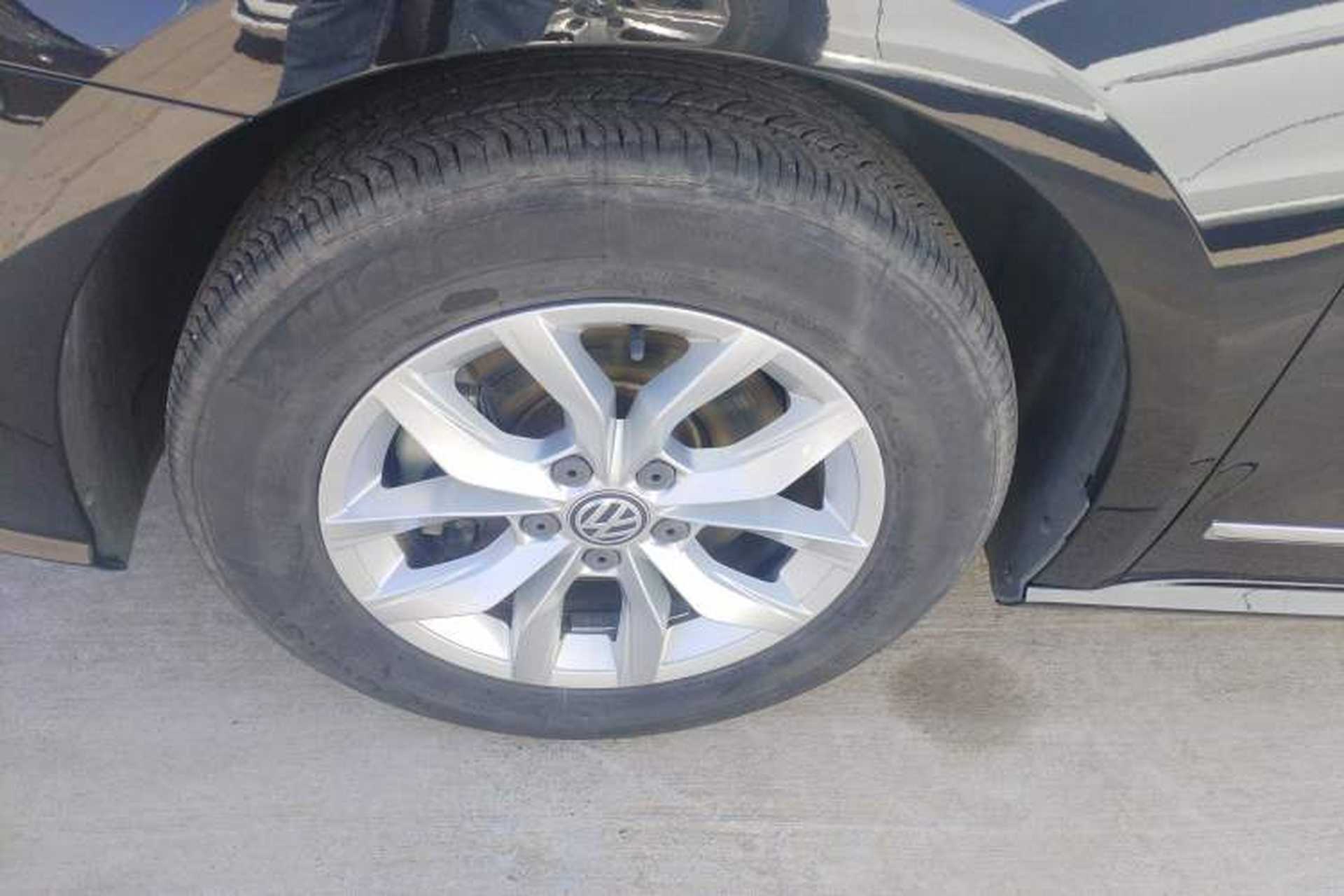 Used Volkswagen Passat 2017 1.8TSI DSG Government Procurement Version (CEA Engine) Left Front Wheel Hub
