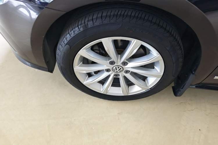 Used Volkswagen Passat 2017 280TSI DSG Luxury Edition Left Front Wheel Hub