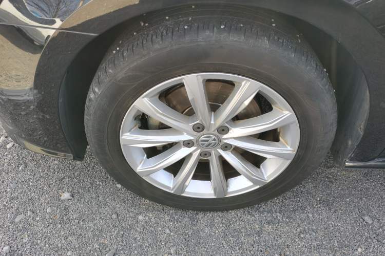 Used Volkswagen Passat 2017 330TSI DSG Luxury Edition Left Front Wheel Hub