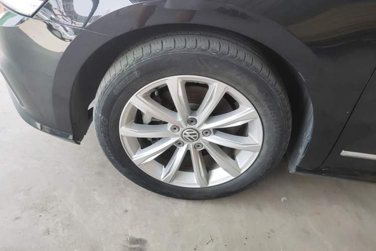 Used Volkswagen Passat 2017 330TSI DSG Luxury Edition Left Front Wheel Hub