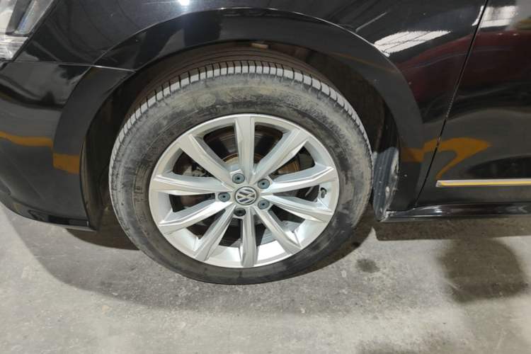 Used Volkswagen Passat 2017 330TSI DSG Luxury Edition Left Front Wheel Hub