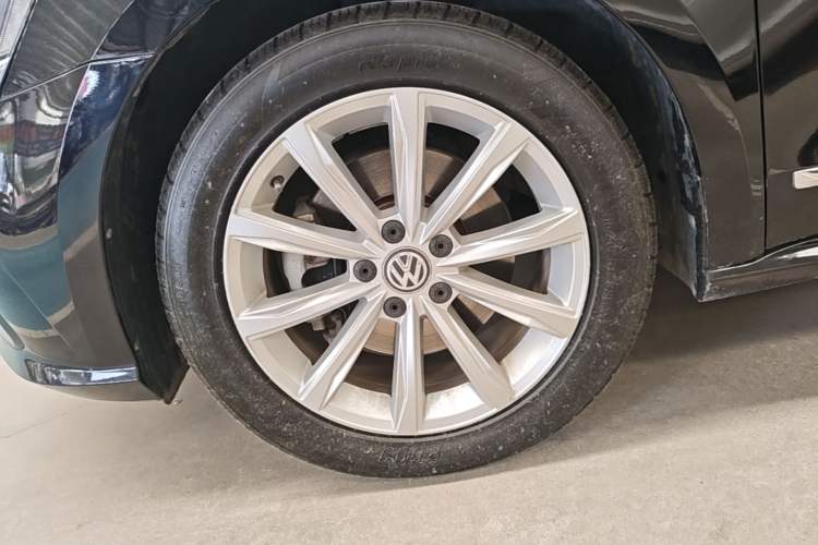 Used Volkswagen Passat 2017 330TSI DSG Luxury Edition Left Front Wheel Hub