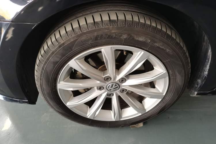 Used Volkswagen Passat 2017 330TSI DSG Luxury Edition Left Front Wheel Hub
