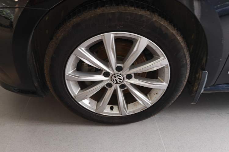 Used Volkswagen Passat 2017 330TSI DSG Luxury Edition Left Front Wheel Hub