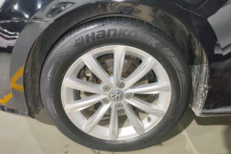 Used Volkswagen Passat 2017 330TSI DSG Luxury Edition Left Front Wheel Hub