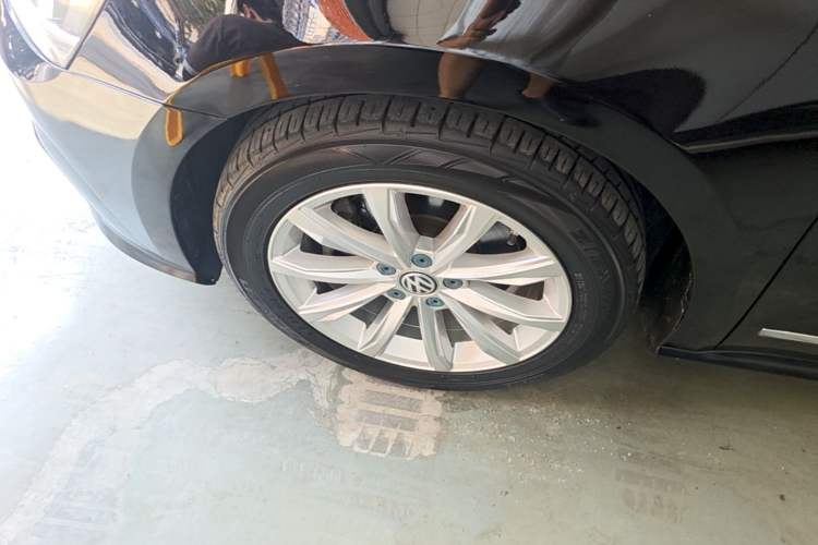 Used Volkswagen Passat 2017 330TSI DSG Luxury Edition Left Front Wheel Hub