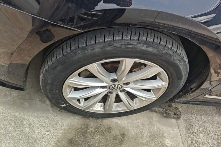 Used Volkswagen Passat 2017 330TSI DSG Luxury Edition Left Front Wheel Hub
