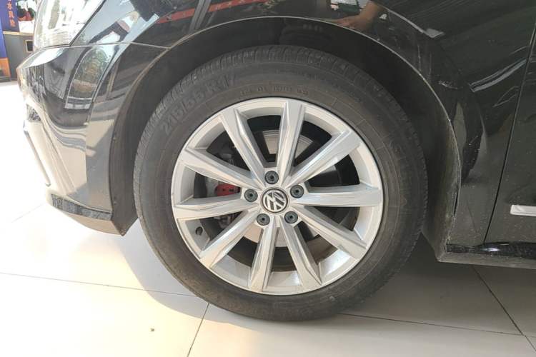 Used Volkswagen Passat 2017 330TSI DSG Luxury Edition Left Front Wheel Hub