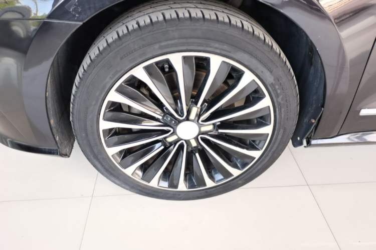 Used Volkswagen Passat 2017 330TSI DSG Luxury Edition Left Front Wheel Hub