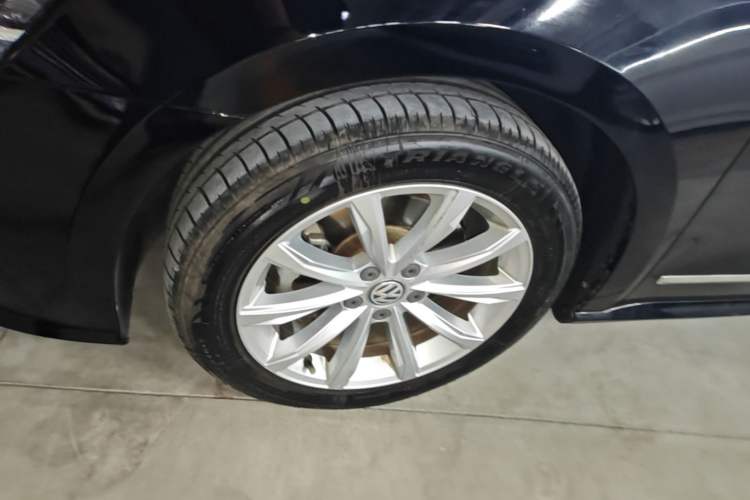 Used Volkswagen Passat 2017 330TSI DSG Luxury Edition Left Front Wheel Hub