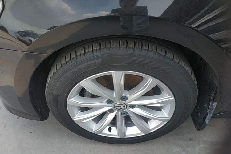 Used Volkswagen Passat 2017 330TSI DSG Luxury Edition Left Front Wheel Hub