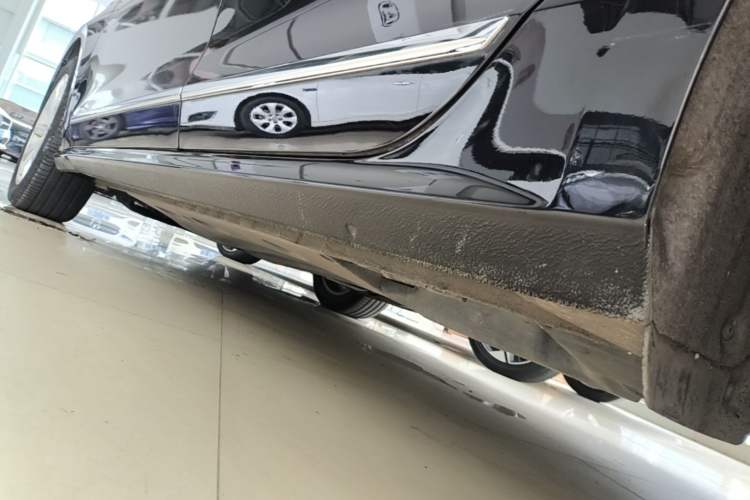 Used Volkswagen Passat 2017 330TSI DSG Luxury Edition Left Side Sill