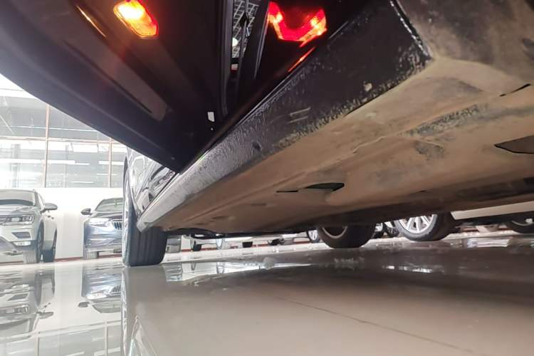 Used Volkswagen Passat 2017 330TSI DSG Luxury Edition Left Side Sill