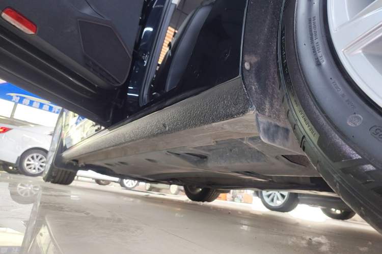 Used Volkswagen Passat 2017 330TSI DSG Luxury Edition Left Side Sill