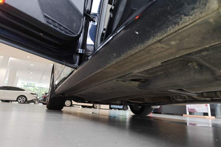 Used Volkswagen Passat 2017 330TSI DSG Luxury Edition Left Side Sill