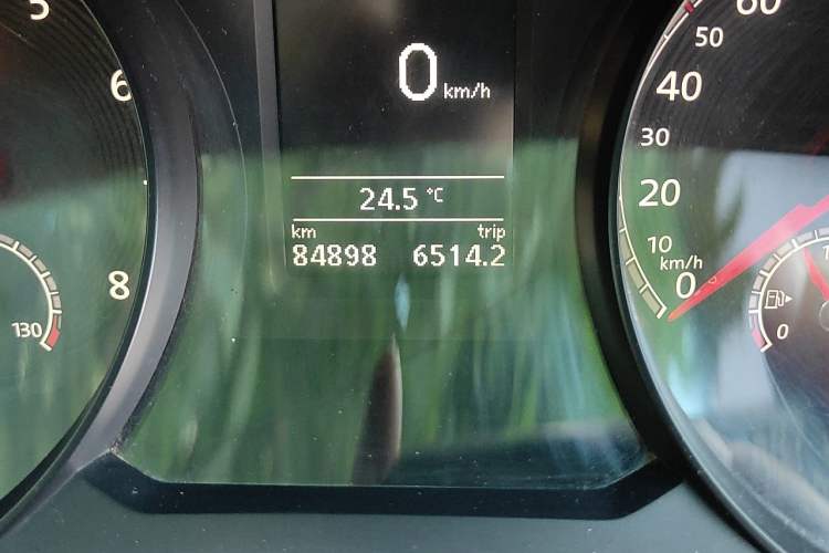 Used Volkswagen Passat 2017 330TSI DSG Luxury Edition Odometer Close Up