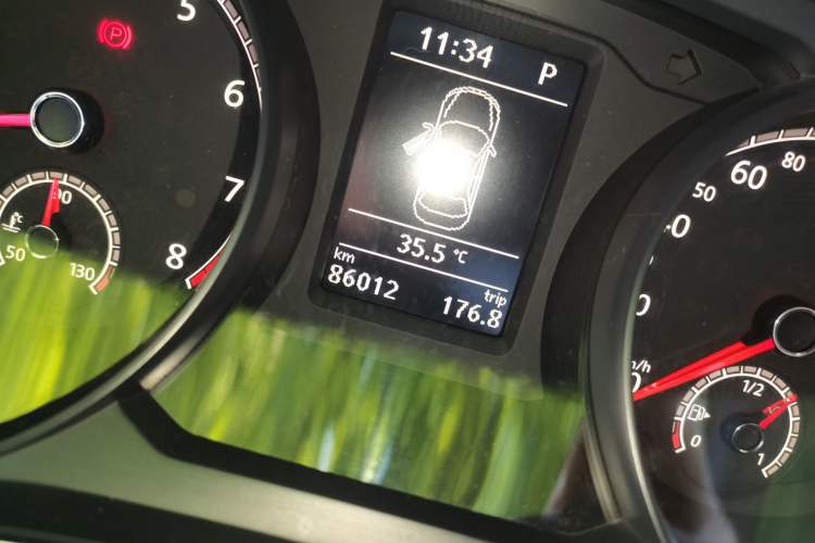 Used Volkswagen Passat 2017 330TSI DSG Luxury Edition Odometer Close Up