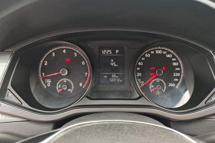 Used Volkswagen Passat 2017 330TSI DSG Luxury Edition Odometer Close Up
