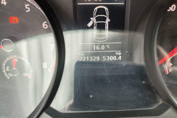 Used Volkswagen Passat 2017 330TSI DSG Luxury Edition Odometer Close Up